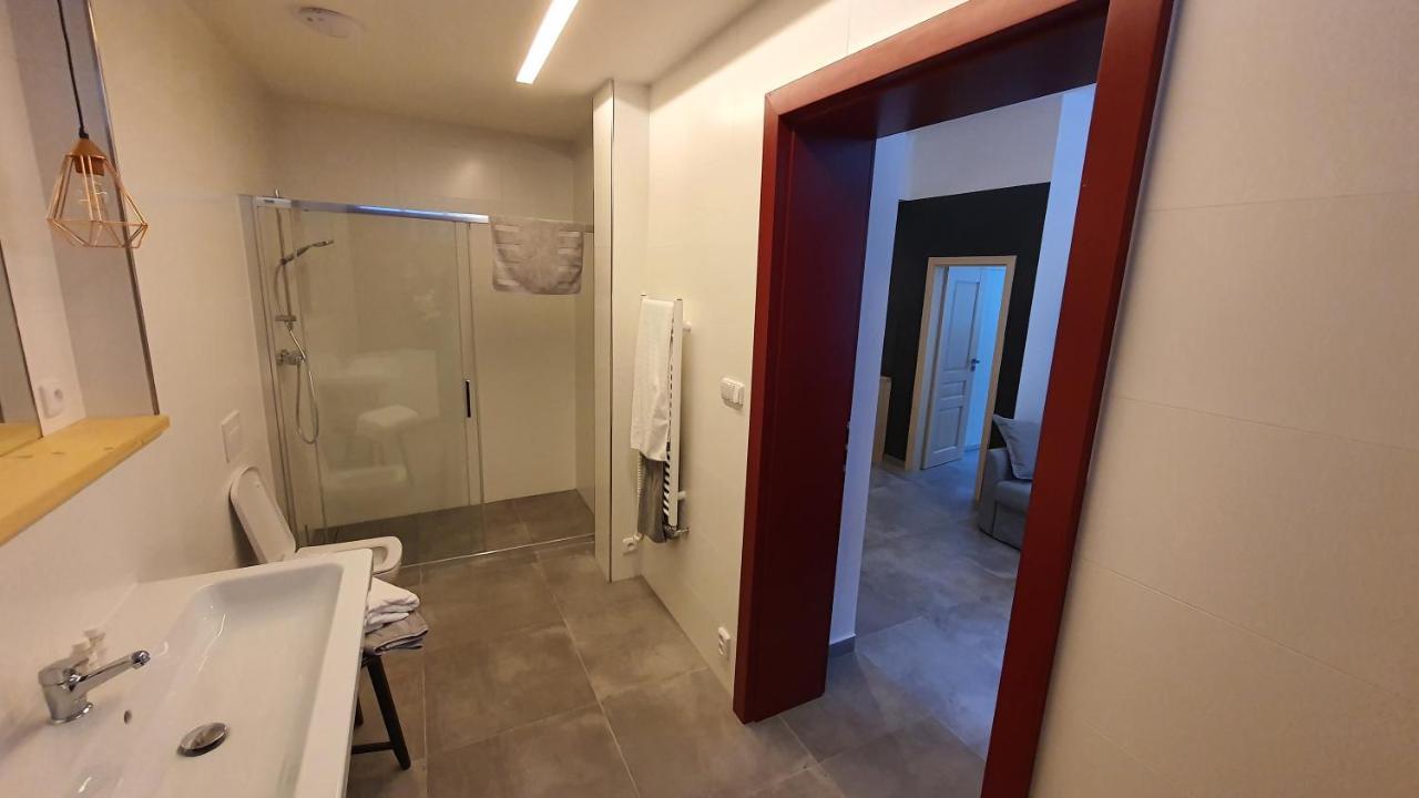 Pstruzi Ap19 Apartment