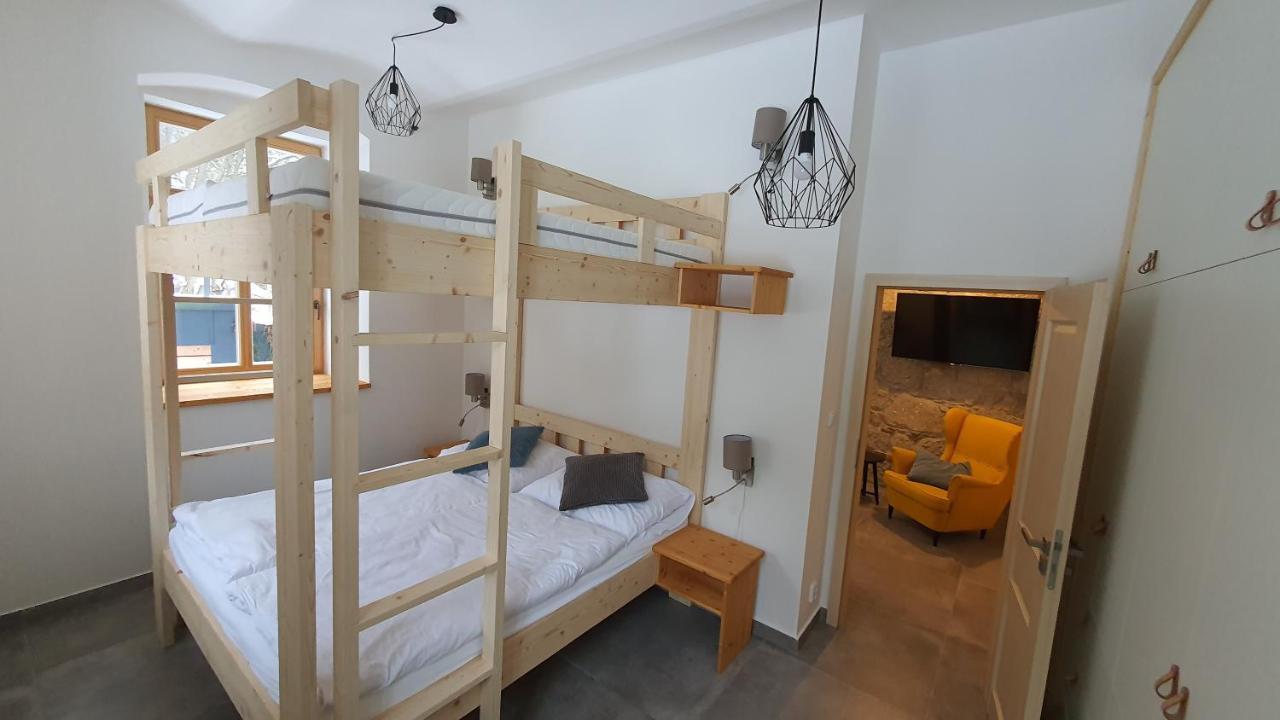 Pstruzi Ap19 * Pstruzi (Karlovy Vary)
