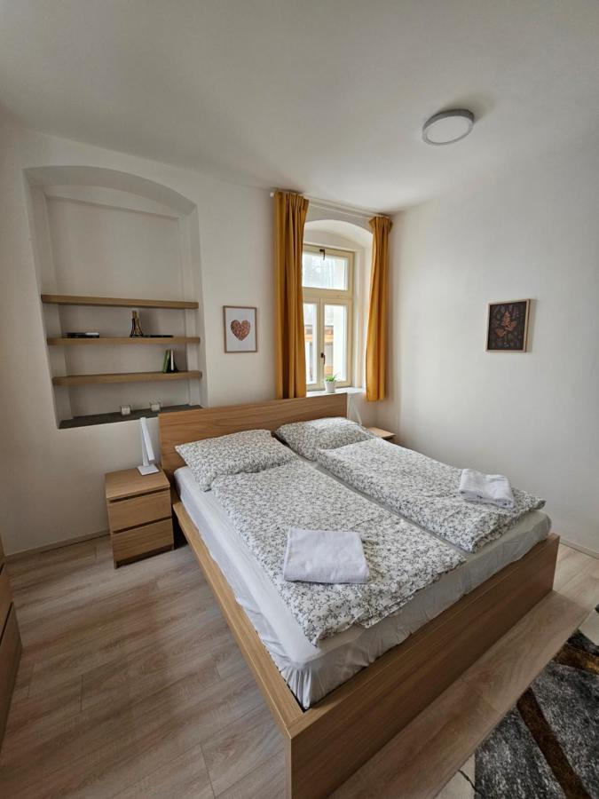 Pstruzi Ap19 * Pstruzi (Karlovy Vary)
